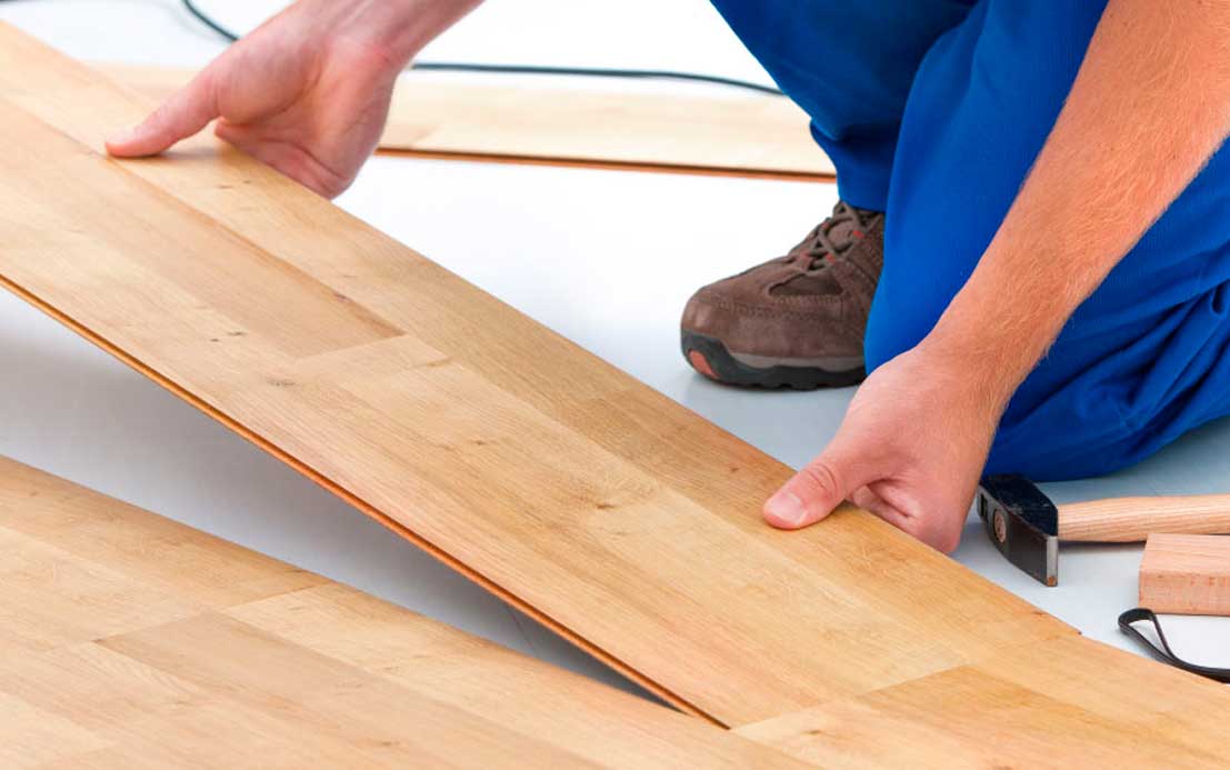 Coloca paneles de madera en la pared en 7 sencillos pasos