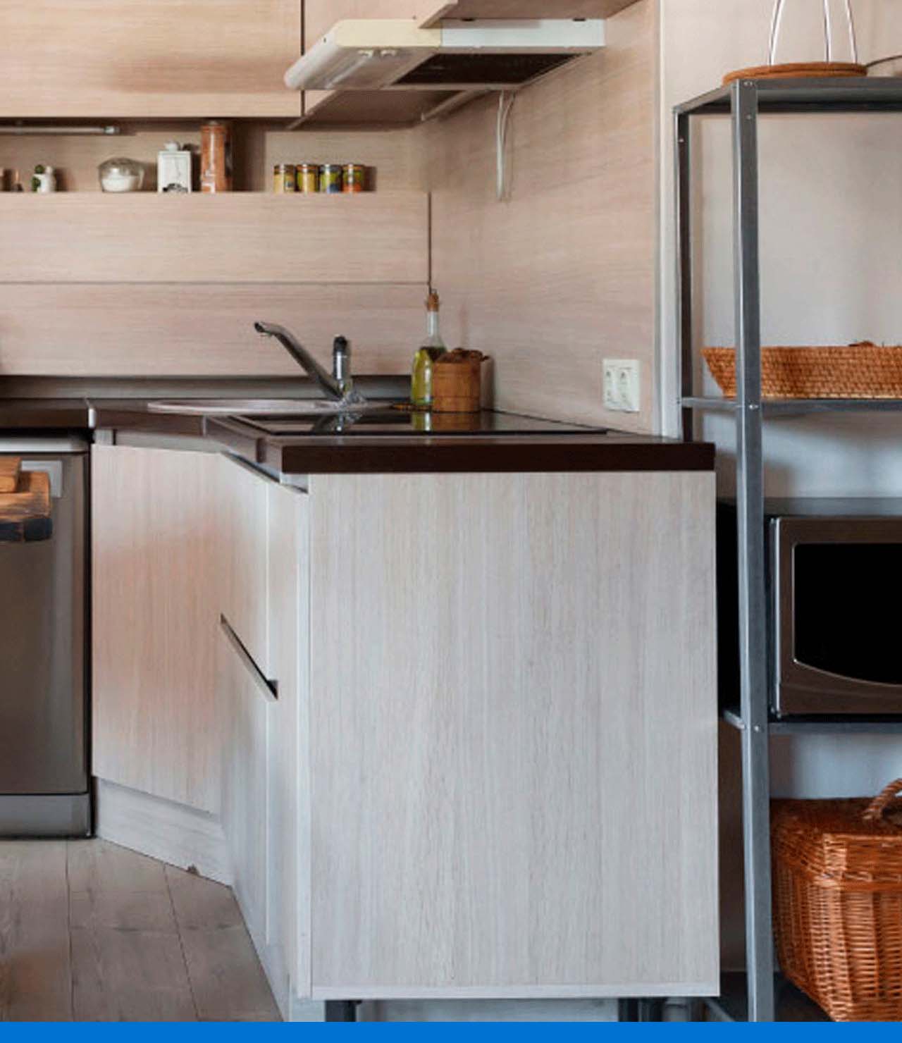 Cómo colocar un soporte para el microondas  Modern kitchen design, Small  kitchen, Kitchen decor