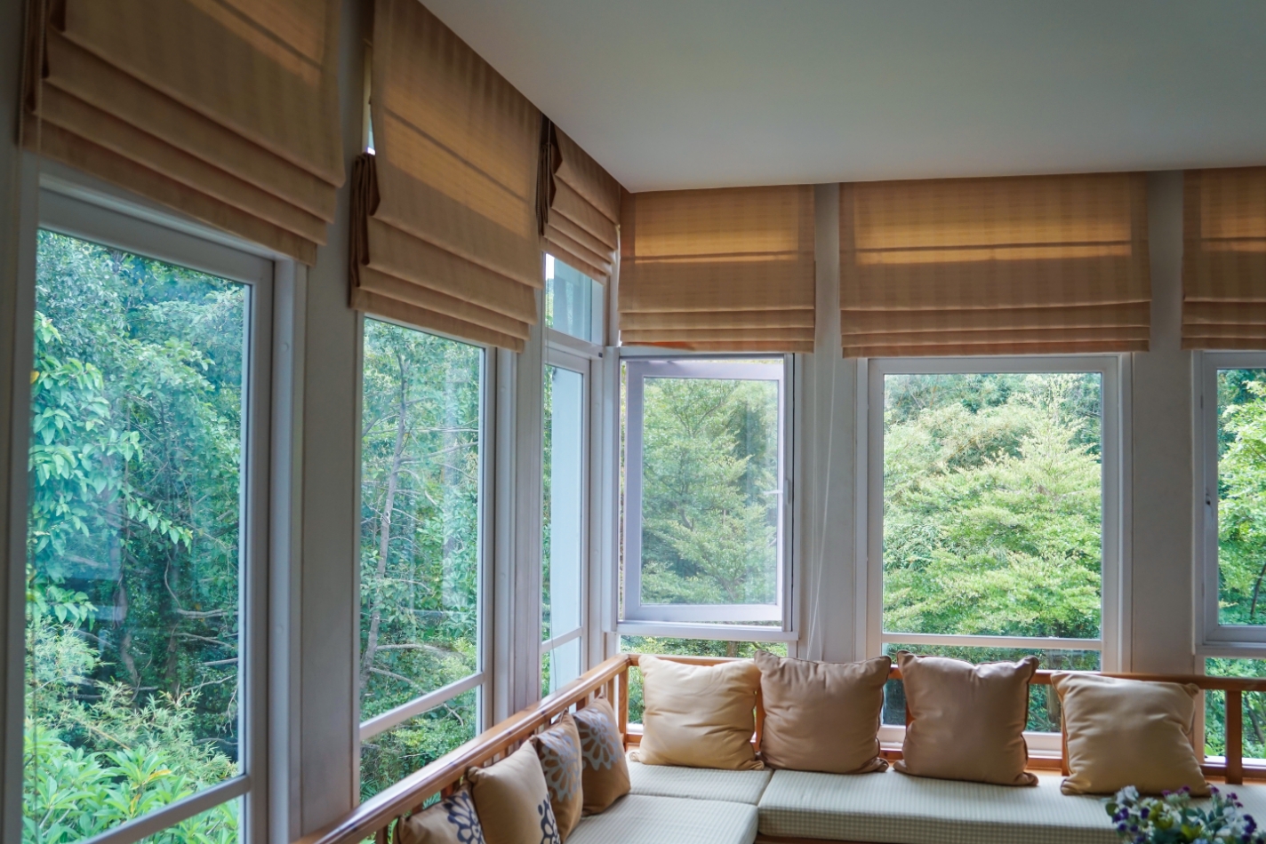 Descubre el estilo y funcionalidad de las cortinas romanas | Homecenter
