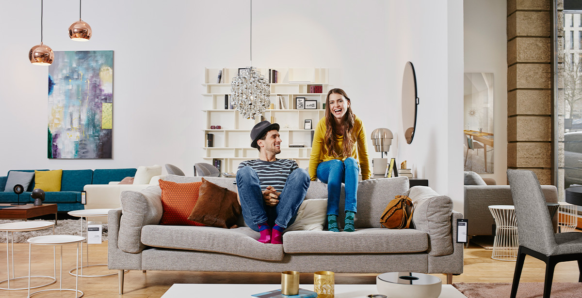El sofá ideal para un salón pequeño (y cómo combinarlo) te espera