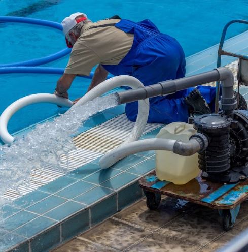 Limpieza y mantenimiento de piscinas